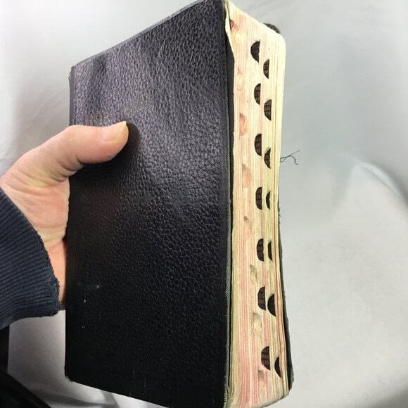 Holy Bible World 1945 KJV Red Letter Genuine Leather Concordance Thumb Indexed - Picture 8 of 16